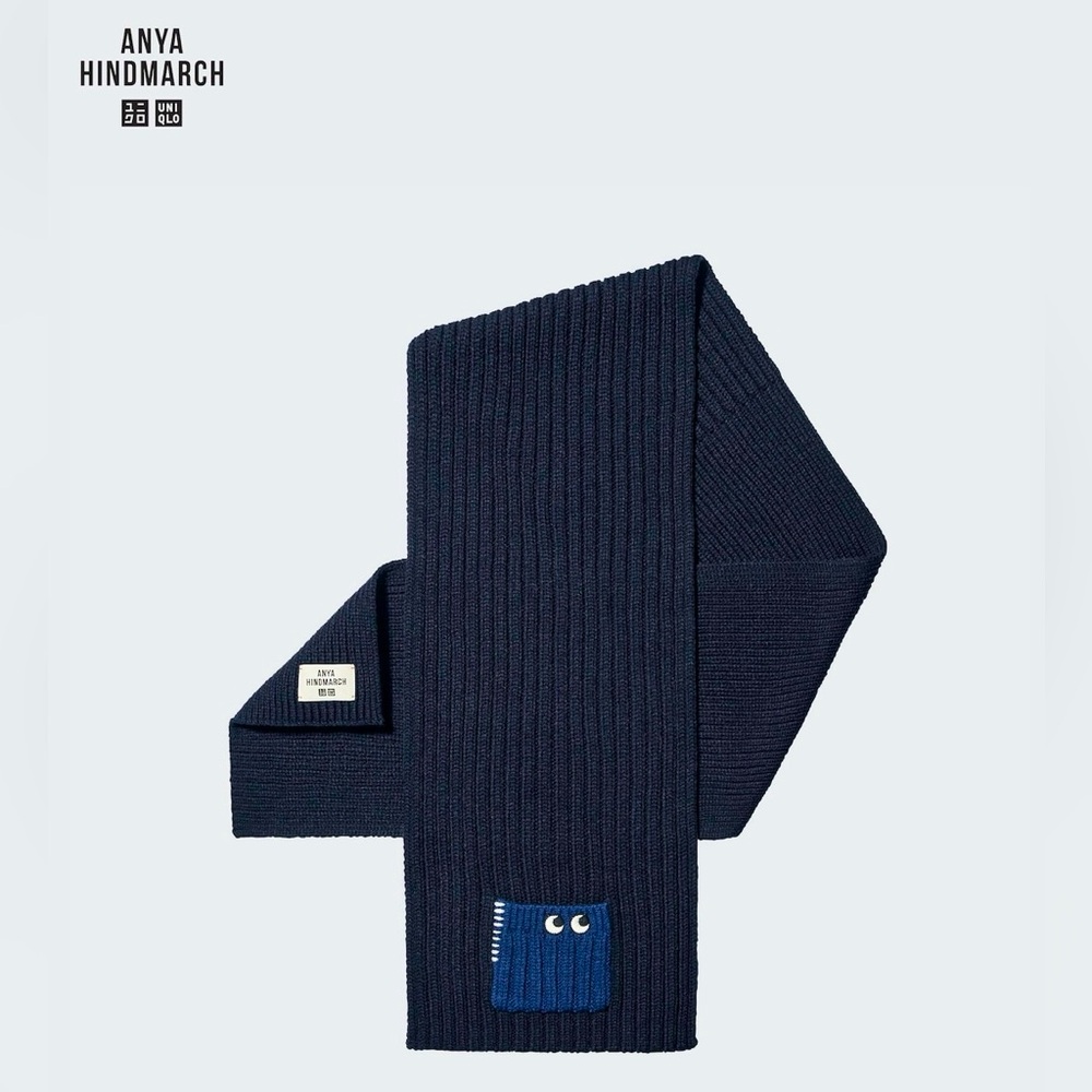 UNIQLO x ANYA
HINDMARCH Heattech Knitted Scarf